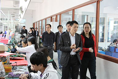 福建省委統(tǒng)戰(zhàn)部副部長、省工商聯(lián)黨組書記王玲視察虹潤公司